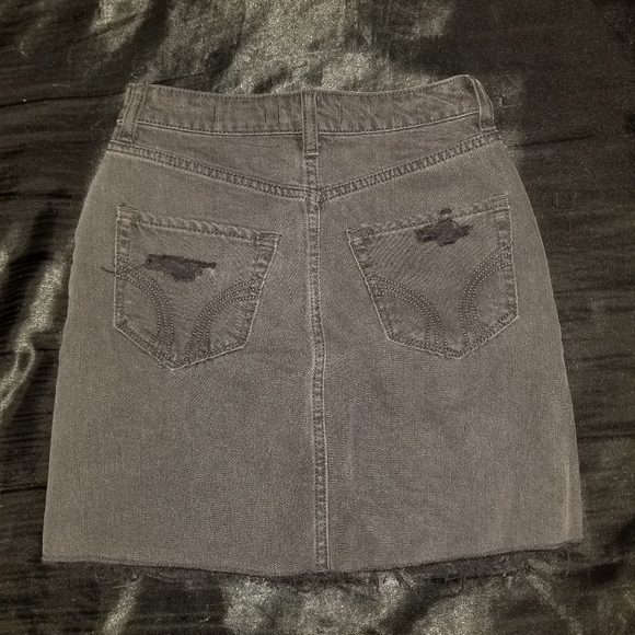 Hollister High Rise Distressed Jean Skirt, Size 1, Waist 25, Black Wash Frayed - Picture 6 of 7